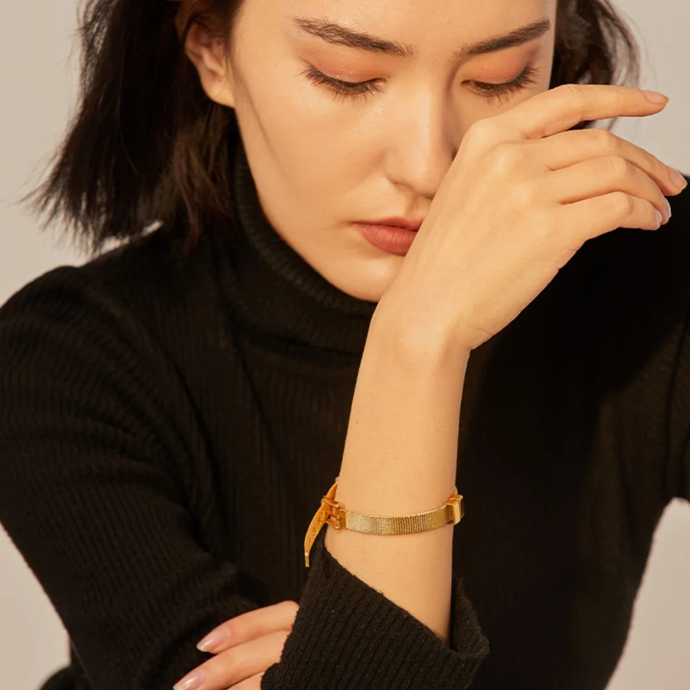 Chic Stainless Steel Bangle Bracelet - Picture 3 of 8